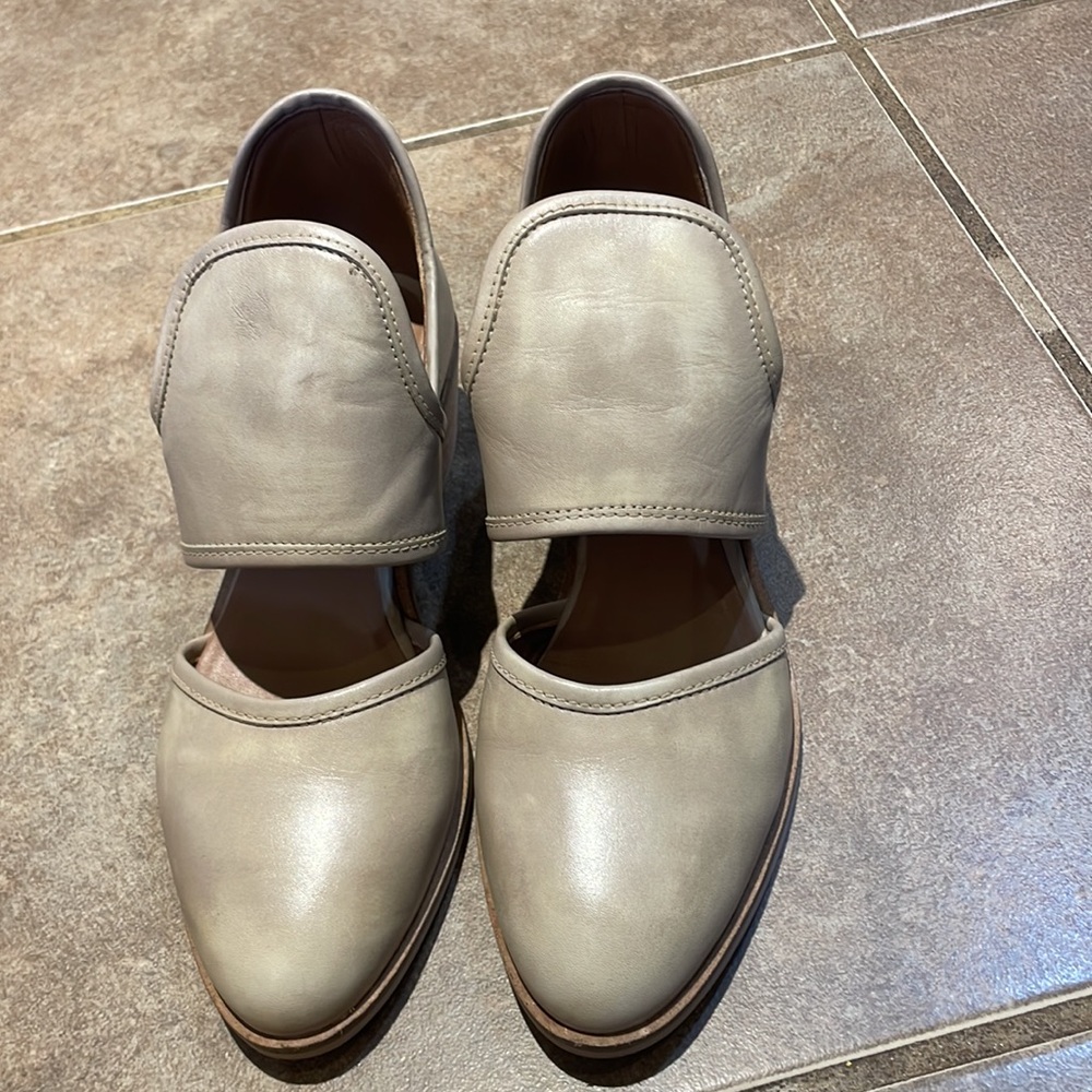 Very Volatile Booties! Size 6.5 - Picture 2 of 7